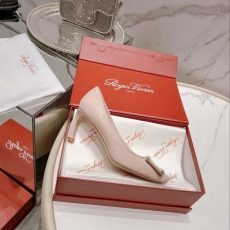 Roger Vivier flat shoes